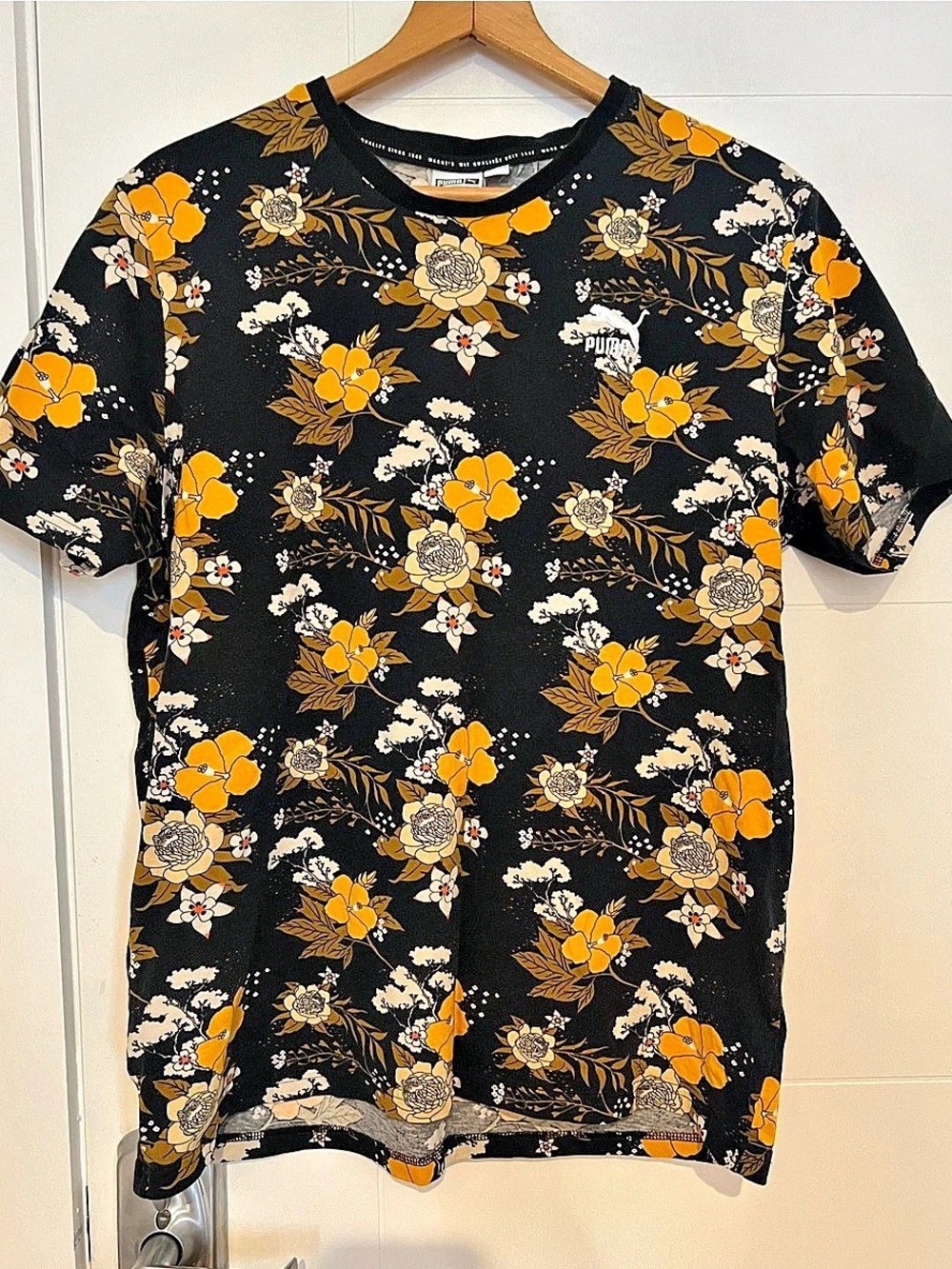 Puma Floral Short Sleeve Tee in Black & Orange Size Large